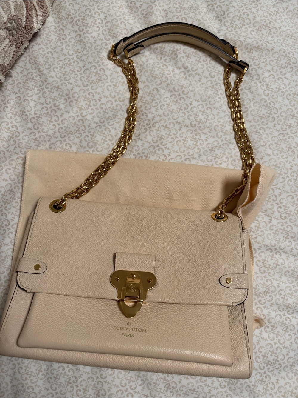Louis Vuitton Beige Leather Shoulder Bag with Gold Chain